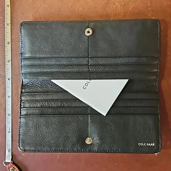 Cole Haan Long Bifold Wallet Black Leather with Croc Trim NWT - Picture 3 of 5